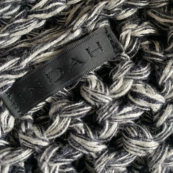 Indah Cowl neck - Picture 2 of 4